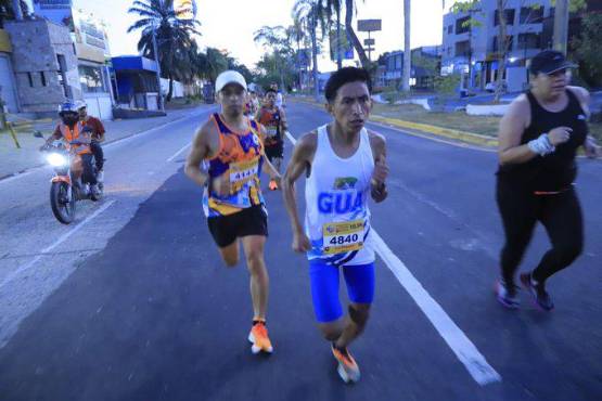Guatemalteco José Luis Pirir fue el ganador de los 10 kilómetros de la Maratón de LA PRENSA