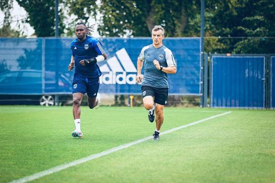 Alberth Elis prepara su regreso a las canchas con los colores del Burdeos.