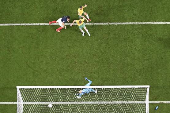 La campeona Francia debuta en Qatar 2022 arrollando a Australia con doblete de un histórico Giroud