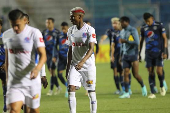 Julián Martínez jugó en otra posición, pero cumplió en lo táctico y en lo encomendado.