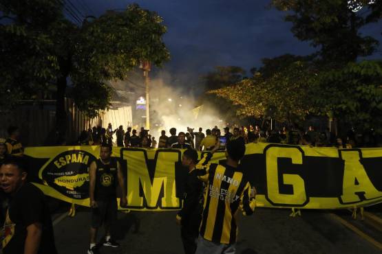 Aficionados de Real España le ponen color a la previa.