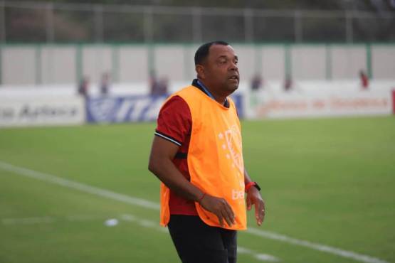 Raúl Cáceres tiene un futuro sombrío en el Vida para el Apertura 2023.