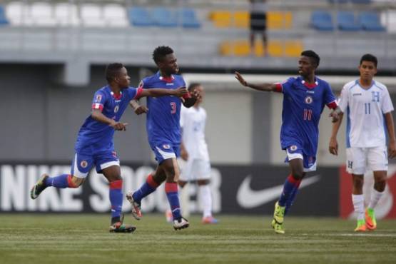 PANAMA, PANAMA, APRIL 27th: Obenson Leveille of Haiti celebrates his goal witn players during the match beetween Honduras national and Haiti national as part of Under 17s Championship Panama 2017, held at the stadium Maracana of Panama, Panama.(PHOTO BY VICTOR STRAFFON/STRAFFON IMAGES/MANDATORY CREDIT/EDITORIAL USER/NOT FOR SALE/NOT ARCHIVE)
