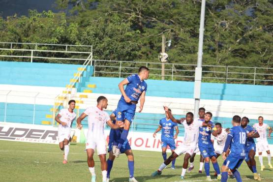 Victoria vuelve al triunfo y se tambalea el puesto de Horacio Londoño en Real Sociedad