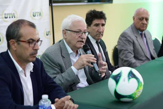 Miguel Ángel Sosa fue acompañado por el argentino Héctor Vargas y el directivo Salomón Galindo en su promoción del libro.
