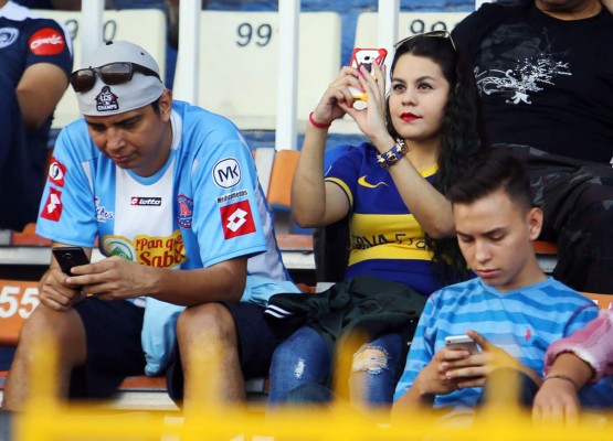 ¡BELLEZA! ¿Quién era el bomboncito que se paseaba por las gradas del Nacional?