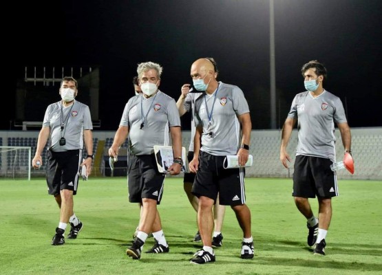 ¡Ya se puso a trabajar! Jorge Luis Pinto inició entrenos con Emiratos Árabes Unidos