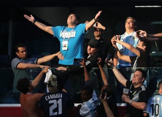 Las fotos de Maradona totalmente descontrolado en el Argentina-Nigeria