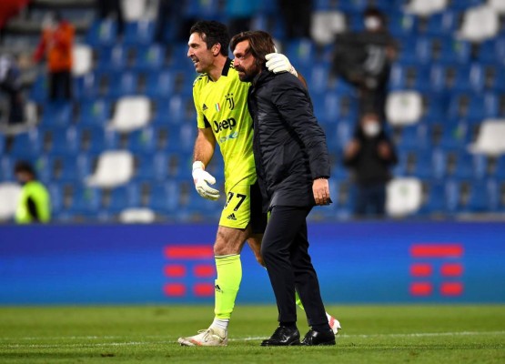 Cristiano, en ropa interior, y Buffon homenajeado: Así fue la celebración de la Juventus tras ganar la Coppa Italia