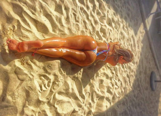 ¡Atención ticos! Nallely Esparza es la bella conductora que apoya con todo al América