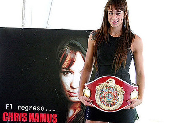 Chris Namús (el bombón asesino)