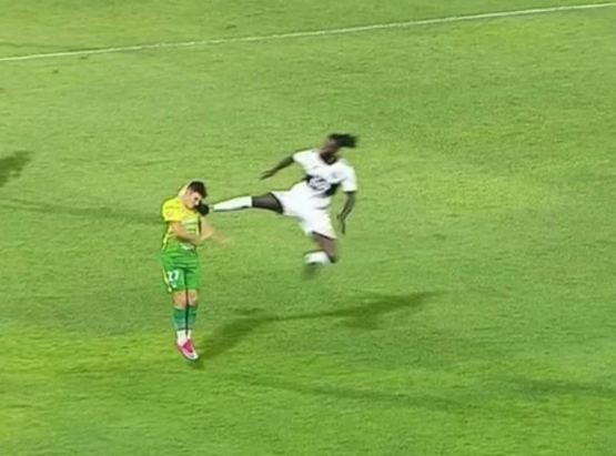 Estuvo en Real Madrid, planeó su muerte y la pandemia lo retiró: la nueva y sorprendente vida de Emmanuel Adebayor