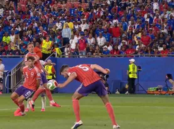 Escándalo en el Mundial: los penales y la roja que reclamó Haití ante Escocia