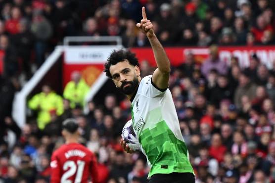 Salah salvó al menos un punto para Liverpool que dejó de ser líder de la Premier League.