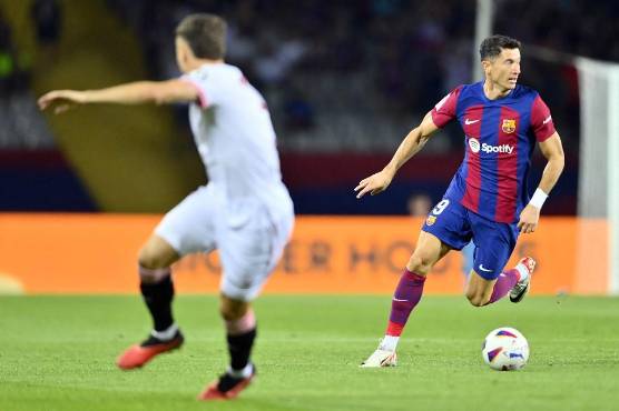 Una “ayudita” de Sergio Ramos da la victoria al Barcelona sobre Sevilla y pone al equipo culé líder de la Liga Española