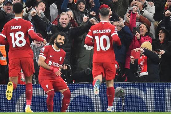 Salah marcó un doblete y dio una asistencia para vencer al Newcastle en el primer partido de la Premier League en 2024.