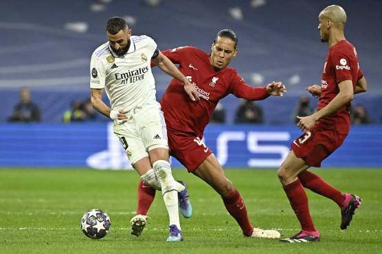 Con gol de Benzema, Real Madrid no tiene problemas con Liverpool y clasifica a los cuartos de final de la Champions