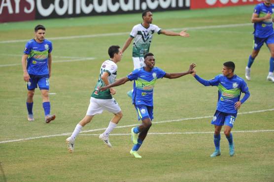 Muma Fernández realizó el primer gol de Olancho FC frente a Verdes en Copa Centroamericana. FOTO: Marvin Salgado