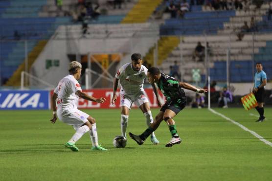 ¡Agónico y polémico empate! Con gol del portero Edrick Menjívar tras un error arbitral, Olimpia consigue el empate al 90+7’ ante Juticalpa