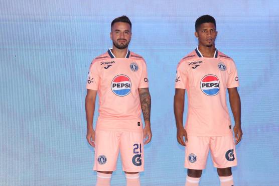 Diunsa, Joma y Motagua presentan las nuevas camisas para la temporada 2024-25 con un color extravagante