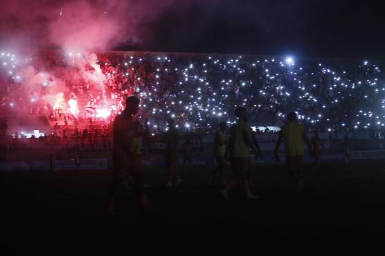 La triste realidad de fútbol hondureño: La Liga de los apagones, de los balones escondidos y más