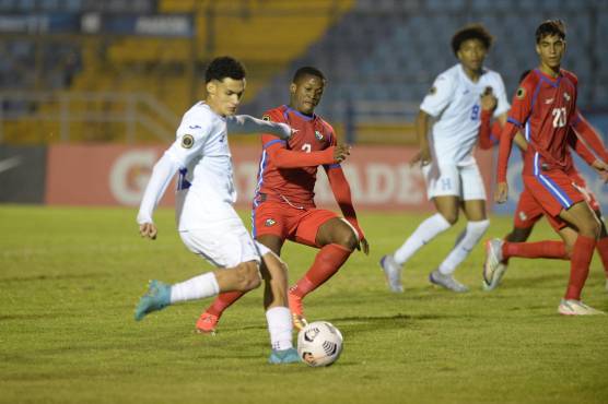 Russel Cruz ingresó de cambio e hizo el descuento de Honduras ante Panamá. El 2-1 no fue suficiente.