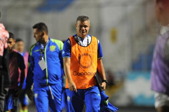 El técnico hondureño Wilson Molina cumple su interinato al frente del Olancho FC.