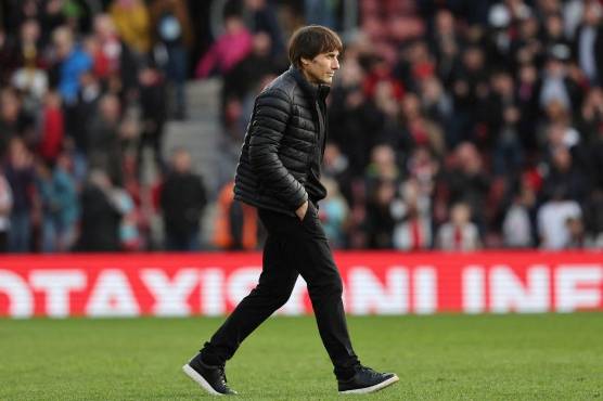 Antonio Conte cargó con todo contra sus propios jugadores tras otro papelón del Tottenham.