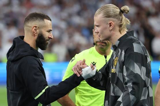 Así se saludaron el Rey y el aspirante... Benzema y Haaland.