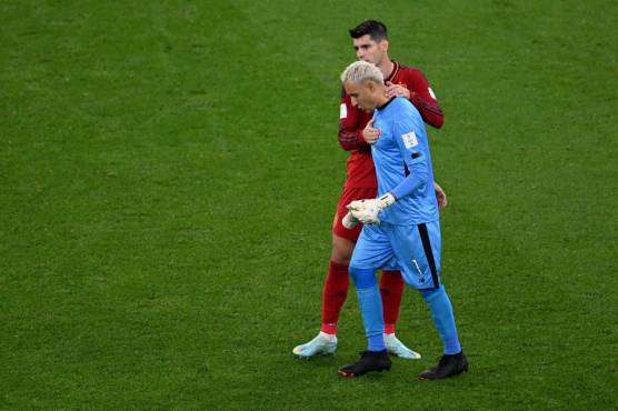 Keylor Navas fue humillado al recibir siete goles y Morata lo consoló al final del partido.