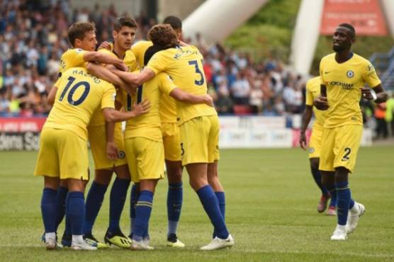 Chelsea's Spanish midfielder Pedro celebrates with teammates after scoring the team's third goal past Huddersfield Town's English goalkeeper Ben Hamer during the English Premier League football match between Huddersfield Town and Chelsea at the John Smith's stadium in Huddersfield, northern England on August 11, 2018. / AFP PHOTO / Oli SCARFF / RESTRICTED TO EDITORIAL USE.No use with unauthorized audio, video, data, fixture lists, club/league logos or 'live' services. Online in-match use limited to 120 images. An additional 40 images may be used in extra time. No video emulation. Social media in-match use limited to 120 images. An additional 40 images may be used in extra time. No use in betting publications, games or single club/league/player publications/ /