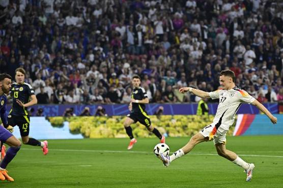 Florian Wirtz tuvo la primera, pero estaba en fuera de juego.