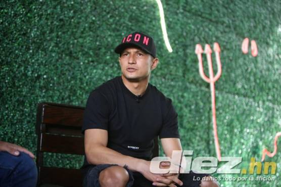Héctor Castellanos , muy concentrado durante la charla con DIEZ.