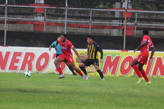 Real Sociedad da un golpe de autoridad en Tocoa y remonta polémico partido al Real España de Héctor Vargas
