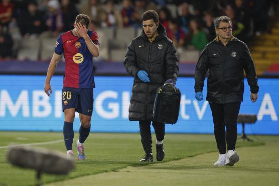 Flick lamenta la lesión de Dani Olmo y despeja las dudas sobre la sustitución de Frenkie de Jong.