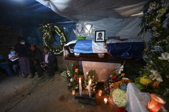 Leydi Tomas (2-R) mourns during the wake of her brother Marvin Tomas, a Guatemalan migrant who was found murdered alongside other 18 people in the northern Mexican state of Tamaulipas last month, at Las Flores village in Comitancillo, Guatemala, on March 13, 2021. - On January 22, 19 charred bodies were found in Tamaulipas, a state on the border with the United States that has been rocked for years by organized crime gangs. Sixteen of the dead were determined to be Guatemalan and the other three of Mexican origin. (Photo by Johan ORDONEZ / AFP)