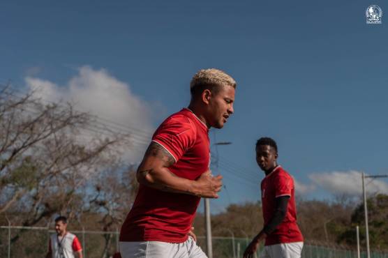 Presidente del Olimpia revela detalles del traspaso de Edwin Rodríguez al Aris y confirma la oferta que llegó por otro futbolista