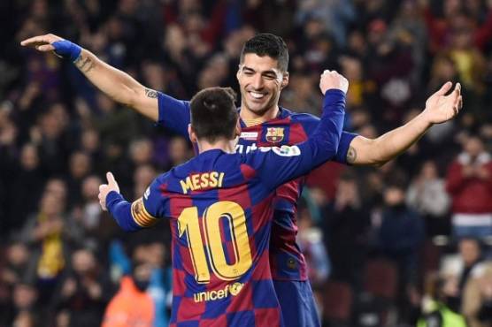 Barcelona's Argentine forward Lionel Messi celebrates his third goal with Barcelona's Uruguayan forward Luis Suarez during the Spanish League football match between FC Barcelona and RCD Mallorca at the Camp Nou stadium in Barcelona on December 7, 2019. (Photo by Josep LAGO / AFP)