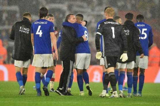 Leicester City's Northern Irish manager Brendan Rodgers (cetntre L) hugs Leicester City's Belgian midfielder Youri Tielemans as he congratulates his players after the English Premier League football match between Southampton and Leicester City at St Mary's Stadium in Southampton, southern England on October 25, 2019. - Leicester won 9-0. (Photo by Glyn KIRK / AFP) / RESTRICTED TO EDITORIAL USE. No use with unauthorized audio, video, data, fixture lists, club/league logos or 'live' services. Online in-match use limited to 120 images. An additional 40 images may be used in extra time. No video emulation. Social media in-match use limited to 120 images. An additional 40 images may be used in extra time. No use in betting publications, games or single club/league/player publications. /