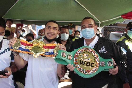 Teófimo López fue acompañado por Jorge Aldana, alcalde de la capital.