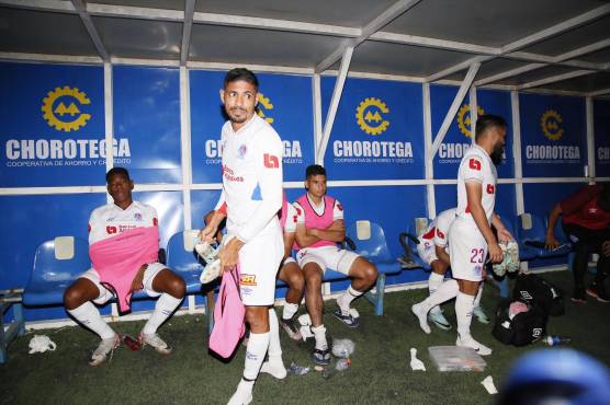 El partido finalizó 1-0 a favor de UPNFM y la gente de Olimpia se quedó con las ganas de jugar lo que faltaba. FOTO: Marvin Salgado.