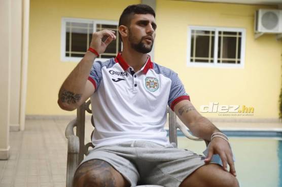 El futbolista de Marathón Lucas Campana lució muy tranquilo en la charla Foto: Franklyn Múñoz.