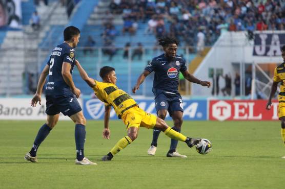 Cardozo y Meléndez en la presión contra Moya.