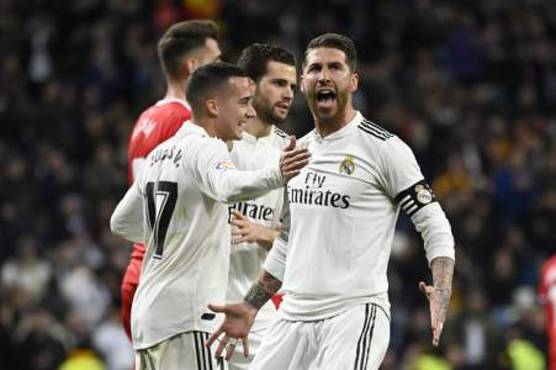 Real Madrid's Spanish defender Sergio Ramos (R) celebrates after scoring a penalty during the Spanish Copa del Rey (King's Cup) quarter-final first leg football match between Real Madrid CF and Girona FC at the Santiago Bernabeu stadium in Madrid on January 24, 2019. (Photo by JAVIER SORIANO / AFP)