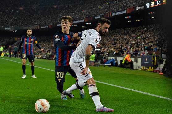 ¡Barcelona y Manchester United se gastan un partidazo y empatan en la ida de los playoff de la Europa League!