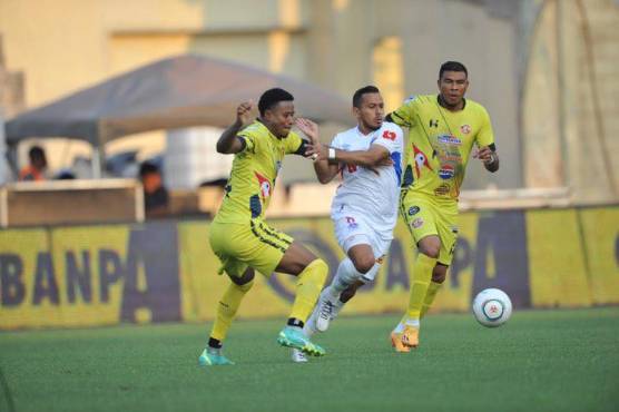 Olimpia le pasa por encima a un Génesis que cometió pecados en defensa y el equipo de Troglio no lo perdonó; es nuevo líder