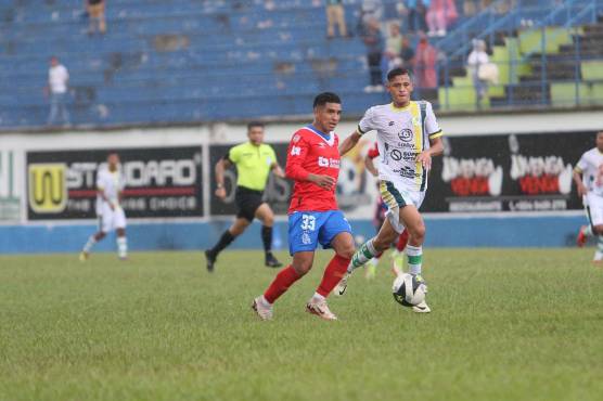 Chirinos controla en el avance del León.