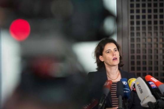 Frauke Koehler, spokesperson of Germany's Federal Prosecutor, gives a press conference on April 21, 2017 in Karlsruhe, southern Germany, to give a statement on the progress of the investigations in the case of bomb attacks on the team bus of German first division Bundesliga football team Borussia Dortmund.Police commandos arrested a German-Russian suspect behind the bomb attack on Borussia Dortmund's team bus on April 11, 2017, prosecutors said, indicating the motive was financial and not terror-related. They said the man, identified only as 28-year-old Sergej W., was hoping to profit from a drop in the football team's share price as a result of the attack. / AFP PHOTO / dpa / Lino Mirgeler / Germany OUT