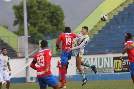 Arboleda se destapa con doblete ante Juticalpa y Olimpia le dedica el triunfo a Demetri Gordon