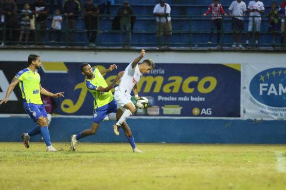 Olimpia bate al Olancho FC con gol de Edwin Solano, que tenía un minuto de estar en el campo; escalada del león en la tabla